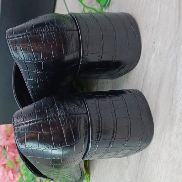 Ann Taylor Croc Embossed Leather Loafer NWOB - Picture 6 of 8